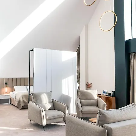 & Restauracja Nad Sandela 호텔 3*