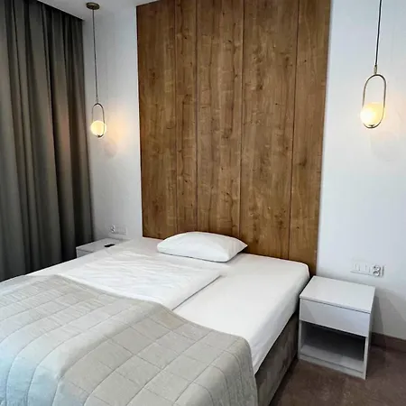 & Restauracja Nad Sandela מלון 3*