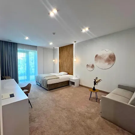 호텔 & Restauracja Nad Sandela 3*